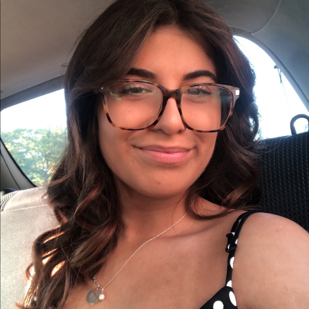 Meet your Posher, Olivia